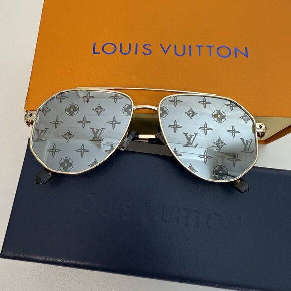 Louis Vuitton  Geometric Sunglasses with Bold Frames Unisex - Picture 2 of 7